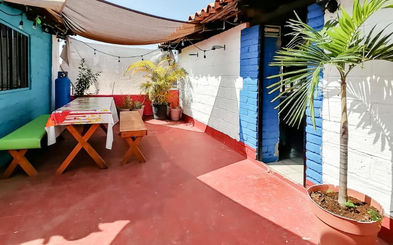 Отель Casa Frida Vallarta Пуэрто-Вальярта Экстерьер фото